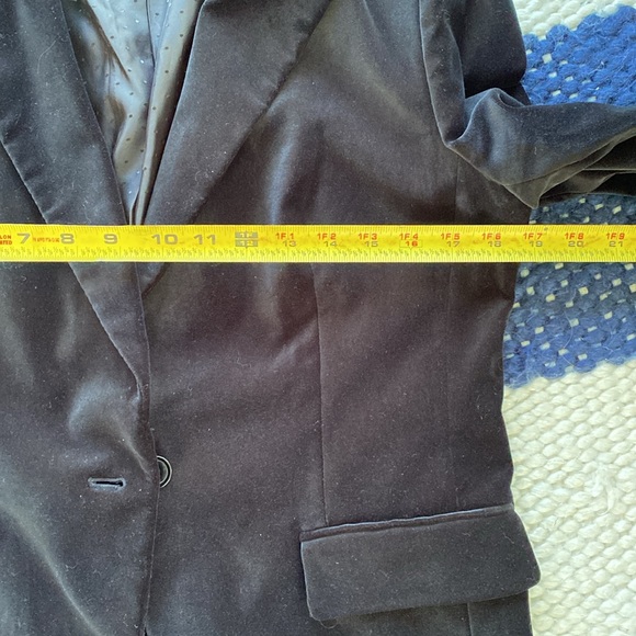 Banana Republic Velvet Blazer - Picture 6 of 9